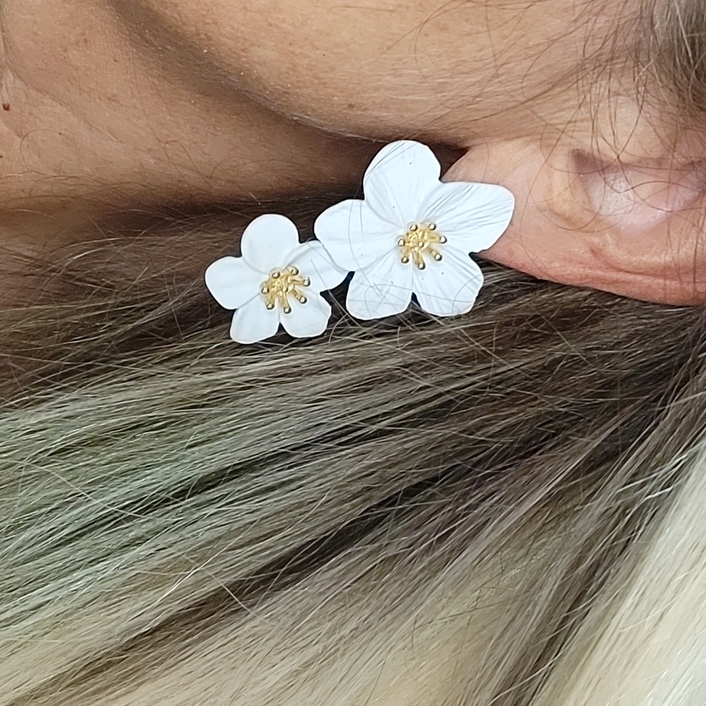 FRANGIPANI PLUMERIA HINGED DROP EARRINGS - Picture 3 of 7
